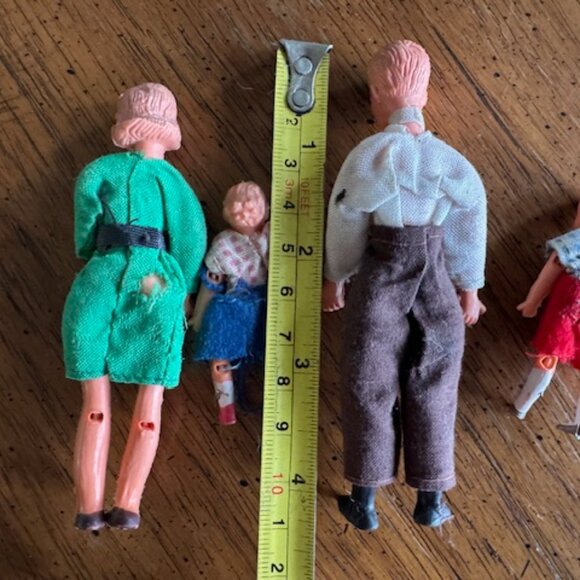 Set of 4 family vintage bendable posable dollhouse dolls - Picture 3 of 3